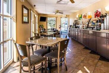 هتل Quality Inn & Suites Near Panama City Beach