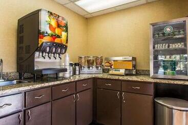 هتل Quality Inn & Suites Near Panama City Beach