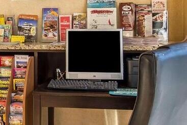 هتل Quality Inn & Suites Near Panama City Beach