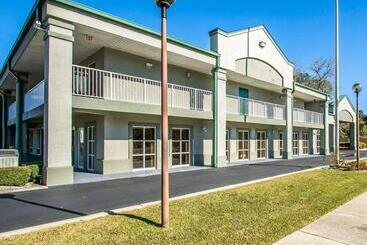 هتل Quality Inn & Suites Near Panama City Beach