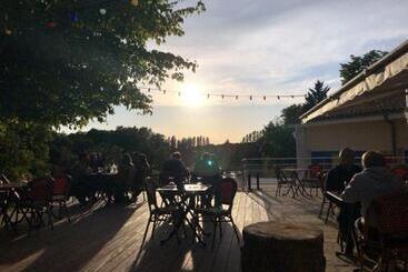 هتل Restaurant La Dame Du Lac