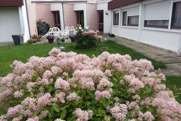 Мотель Les Jardins Du Forez