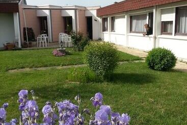 Мотель Les Jardins Du Forez