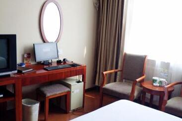 בית מלון כפרי Greentree Inn Shandong Laiwu Gangcheng Express