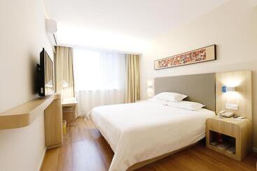 Hanting Hotel Hunchun Commercial Street
