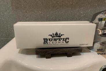 هتل Rustic Crown