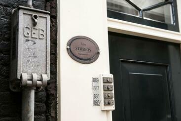 Eden Studios And Apartments