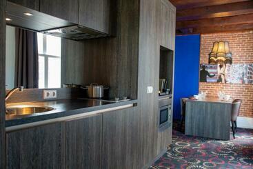 Eden Studios And Apartments