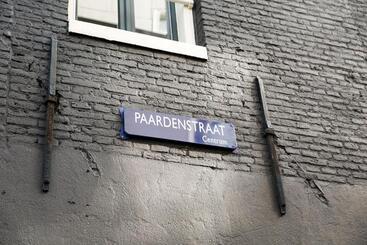 Eden Studios And Apartments