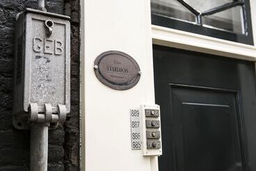 Eden Studios And Apartments