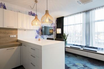 Eden Studios And Apartments