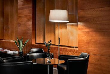 Ac Hotel Los Vascos By Marriott