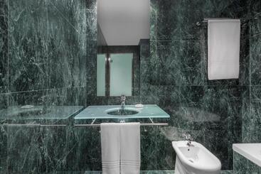 Ac Hotel Los Vascos By Marriott