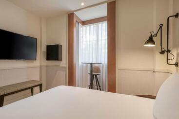 Ac Hotel Los Vascos By Marriott