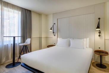 Ac Hotel Los Vascos By Marriott