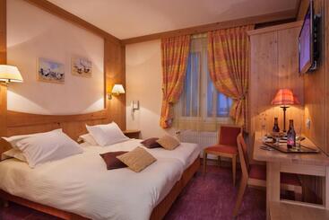 هتل Logis Hôtel De La Tour