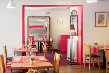 هتل Logis Hôtel Des Deux Forts