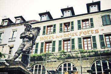 هتل Logis Hôtel Des Deux Forts