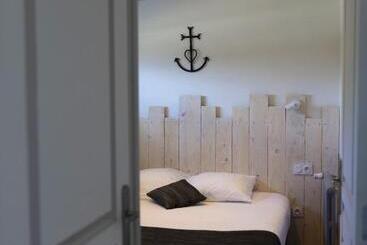 فندق Logis Le Nid Du Pont De Gau