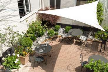Отель The Originals Boutique, Hôtel La Colonne De Bronze, Saintvalérysursomme