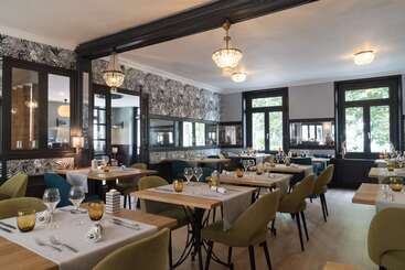 Отель The Originals Boutique, Hôtel La Colonne De Bronze, Saintvalérysursomme
