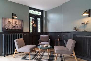 Отель The Originals Boutique, Hôtel La Colonne De Bronze, Saintvalérysursomme