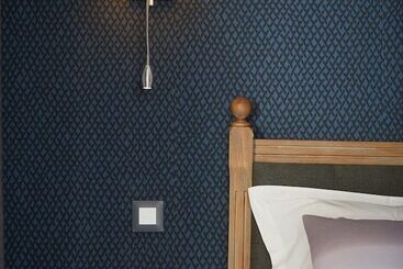 Отель The Originals Boutique, Hôtel La Colonne De Bronze, Saintvalérysursomme