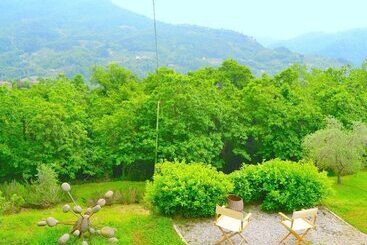 Beautiful Cottage In Pescia With Hot Tub