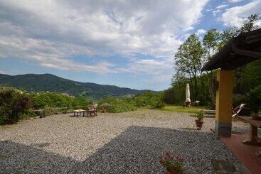 Beautiful Cottage In Pescia With Hot Tub