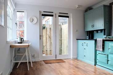 Beautiful Home With Castle Views And Garden And Parking
