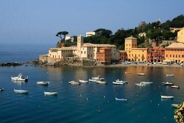 تختخواب و صبحانه L Americano Luxury Rooms