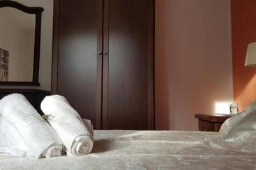 تختخواب و صبحانه La Villa