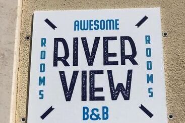 민박 River View