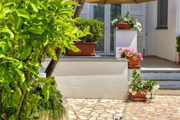 تختخواب و صبحانه Villa Giardini Luxury Room