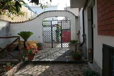 تختخواب و صبحانه Villateresa