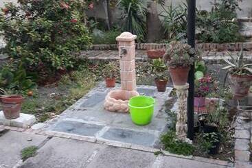 تختخواب و صبحانه Villateresa
