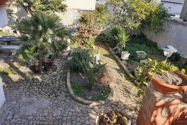 تختخواب و صبحانه Villateresa