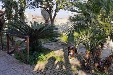تختخواب و صبحانه Villateresa