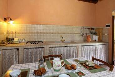 Cozy Cottage In Abbateggio With Garden