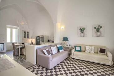 קוטג'' Deluxe Tangerine Court