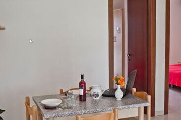 هتل Villaggio Camping Costa Verde