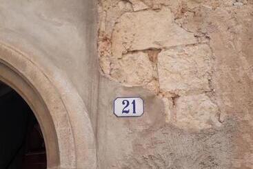 تختخواب و صبحانه Alcavour21