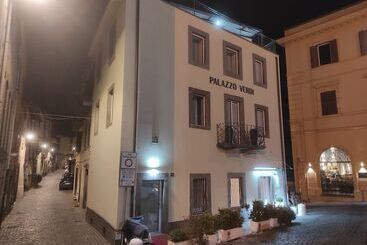 تختخواب و صبحانه Palazzo Verdi Holiday Viterbo