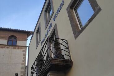 تختخواب و صبحانه Palazzo Verdi Holiday Viterbo