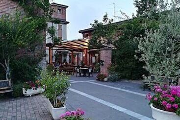 هتل روستایی Agriturismo L'urteia