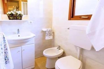 هتل Villaggio Camping Duca Amedeo