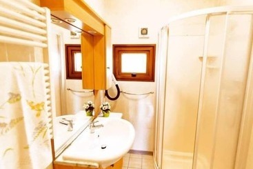 هتل Villaggio Camping Duca Amedeo