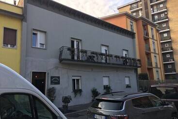 پانسیون Foresteria Via Italia