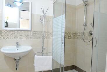 پانسیون Inah Rooms