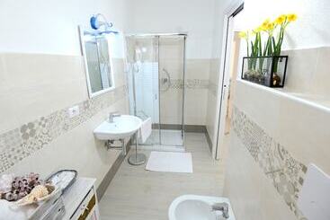 پانسیون Inah Rooms